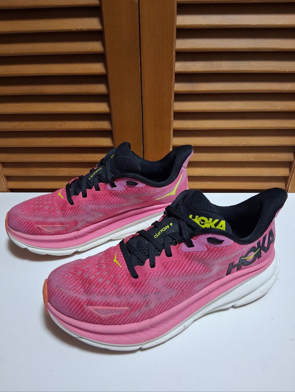 Hoka Clifton 9 Womens Running Shoes Pink Black Road Runner Size 8B